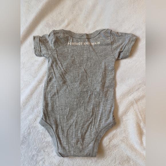 Portage and main bodysuit 3-6mo - Picture 2 of 3